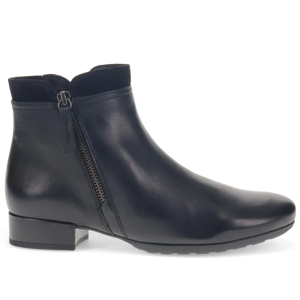 Zip-Up Leather Ankle Boots - GAB40532 / 326 338