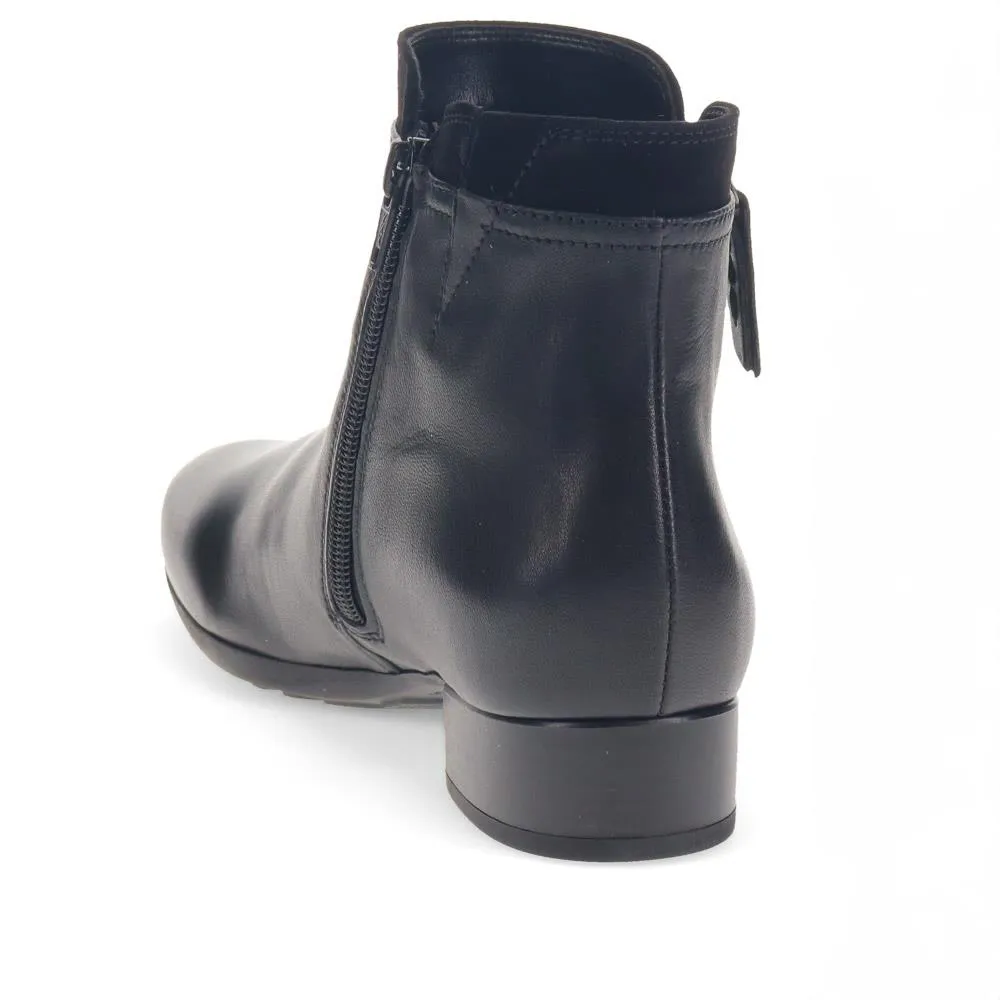 Zip-Up Leather Ankle Boots - GAB40532 / 326 338